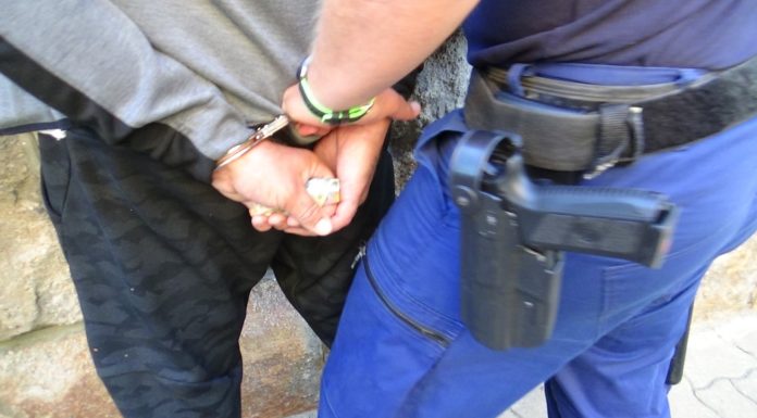 Akció közben csaptak le a dílerekre