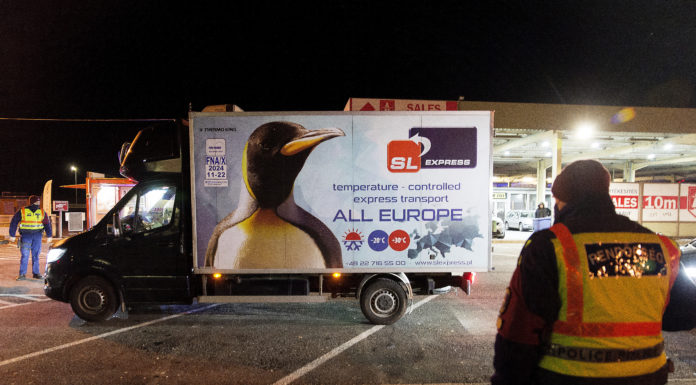 Pingvines autó hozta Magyarországra a várt vakcinát