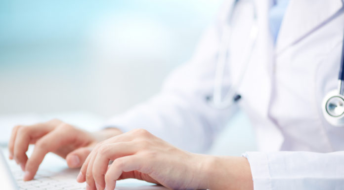 Már a háziorvos is felírhatja az eddig csak kórházban alkalmazott Covid-gyógyszert