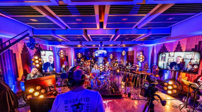 22 világsztár adja elő egy magyar mű feldolgozását