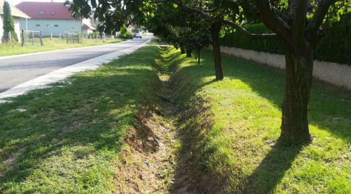 Itt az ideje kitakarítani a vízelvezető árkokat!