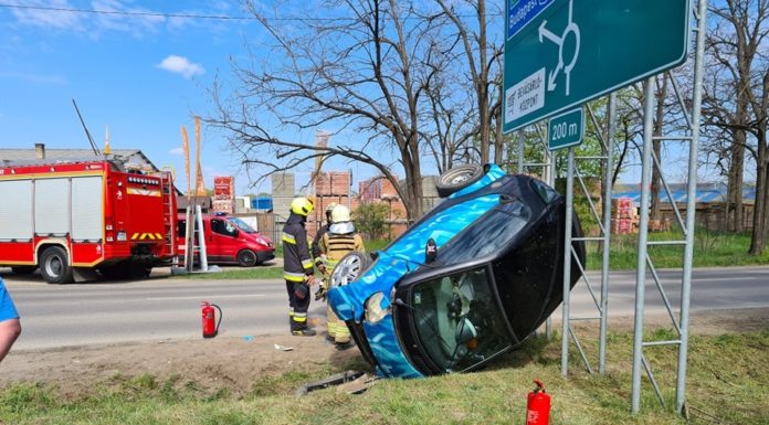 Baleset Dunakeszin – felborult egy autó