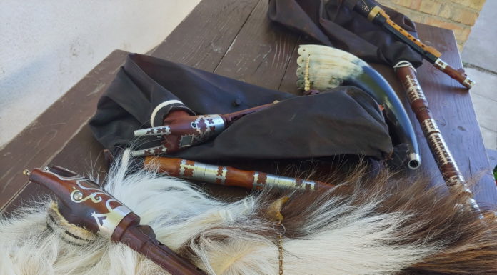 Két dudás nem fér meg egy csárdában: honnan ered a mondás?