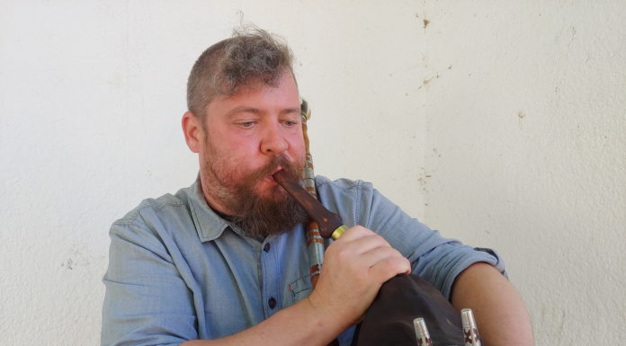 Fújja és faragja is a dudákat: bemutatjuk Bese Botondot