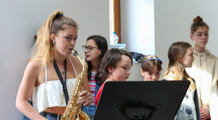 Újra felcsendült a zene a Kincsem piacon