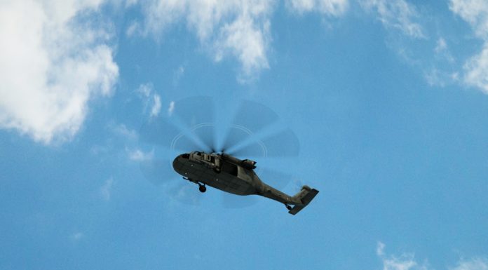 Katonai helikopterek szelik át ma az eget