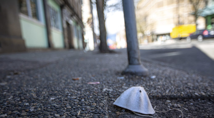 Kültéren elfelejtheti a maszkot