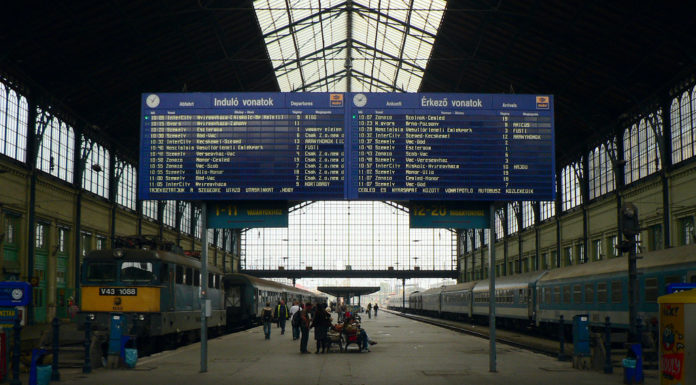 Figyelje a menetrendet, mielőtt elindulna!