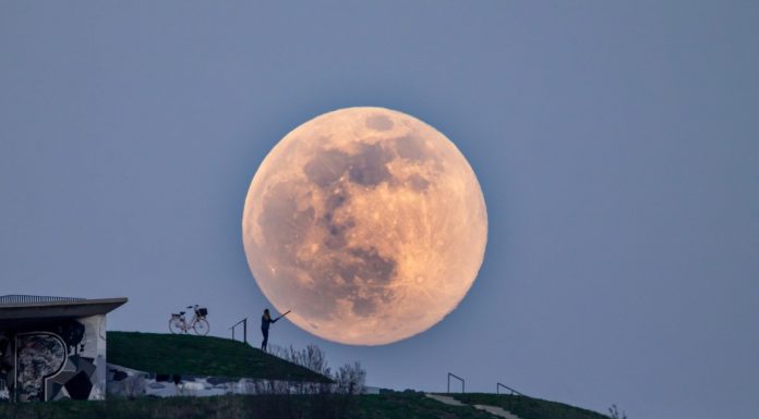 Szuperholdat láthatnak szerdán a gödiek