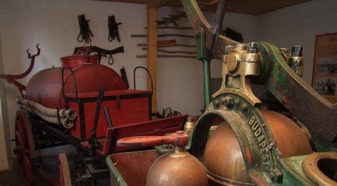 Ma kinyitják a tűzoltószertárat