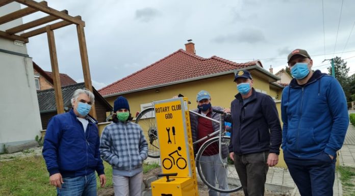 Átadták a kerékpáros szerelőpontot Gödön