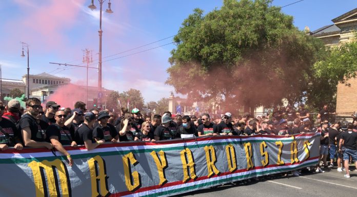 Extázis – így vonulnak a szurkolók a magyar-portugálra