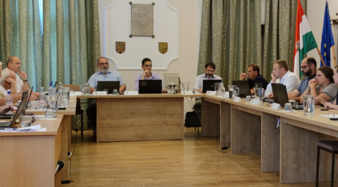 37-ből 35 előterjesztést fogadtak el a képviselő-testületi ülésen