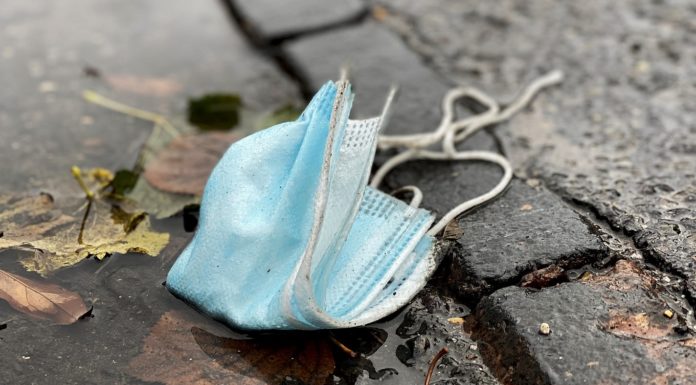 Megszűnik a kötelező maszkhasználat 5,5 millió beoltottnál