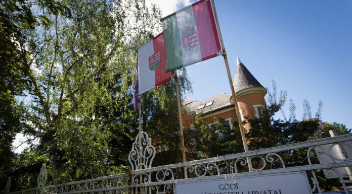 Mire ad pénzt Gödnek a megye?