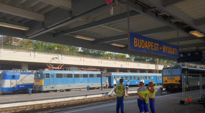 Ezek a korlátozások vannak érvényben a szobi vonalon vasárnap délután