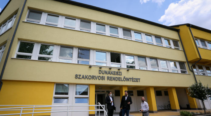 Átadták a megújult szakrendelőt Dunakeszin