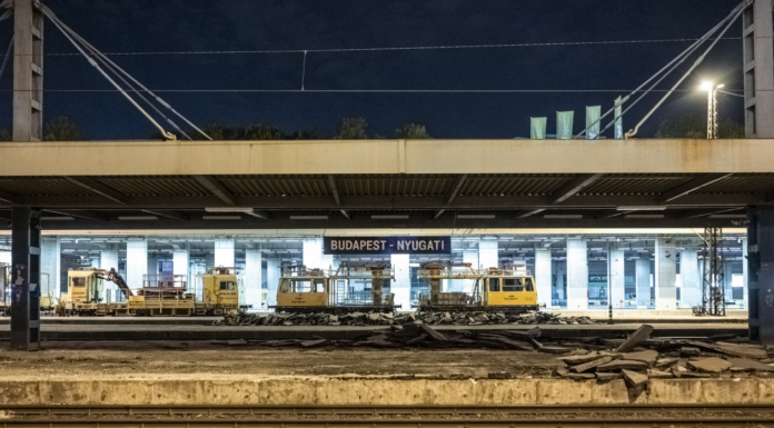 Káosz a Nyugatinál: nem sikerült teljes kapacitással nyitni