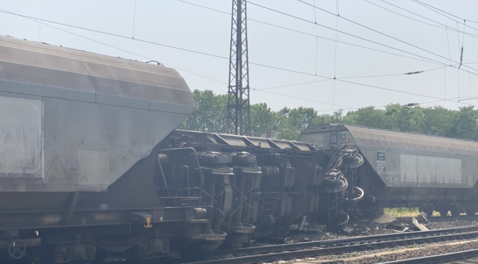 Kisiklott egy vonat a gödi vonalon, újabb késések