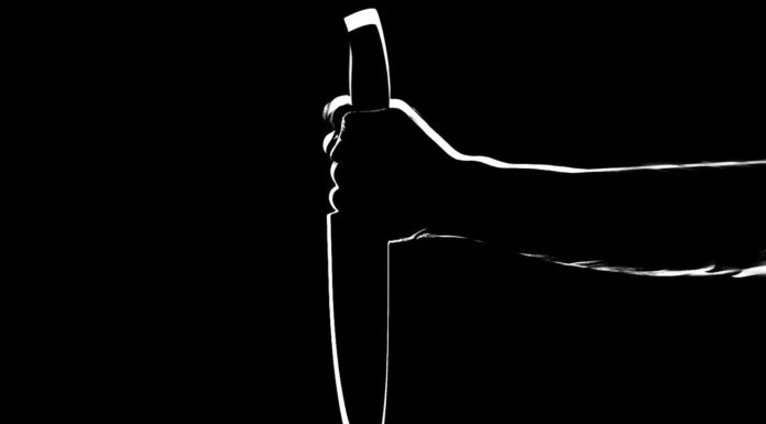 Közösen rúgtak be, de aztán előkerült a kés a szomszédban