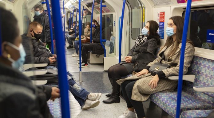 Már szombaton sem kell maszk a járműveken