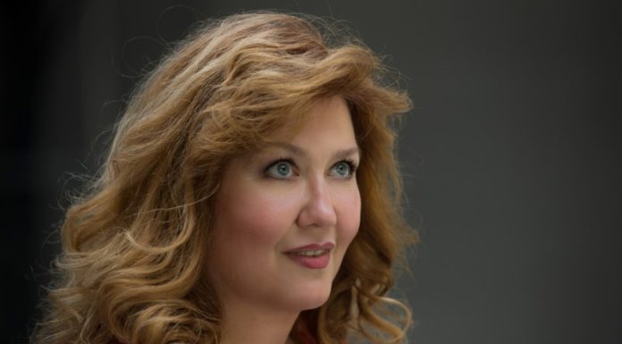 Gödi rózsái közt tud feltöltődni a népszerű operaénekesnő