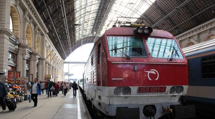 Megint gázolt a vonat Göd közelében, késések vannak