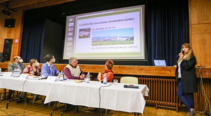 Biztonságos élet egy veszélyes üzem árnyékában? – a Samsungról volt lakossági fórum Gödön