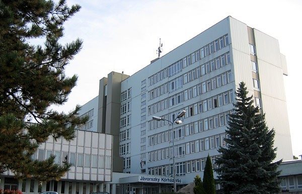 Hétfőtől a váci kórházban is tilos a látogatás