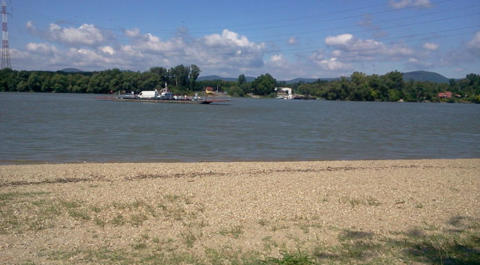 Ember a vízben! Megint a Dunába estek többen