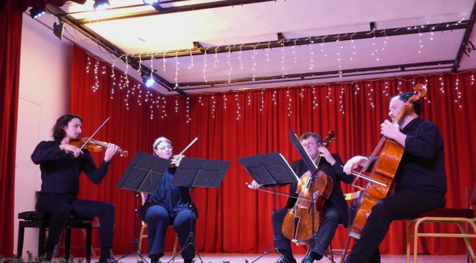 Barokk koncerttel köszöntötte az adventet a József Attila Művelődési Ház