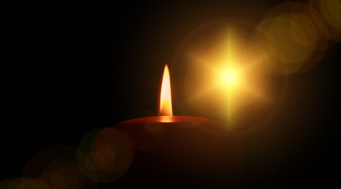 Ma Gödön is meggyújtják az utolsó adventi gyertyát