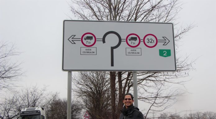 Kint van már a súlykorlátozó tábla is Felsőgödön