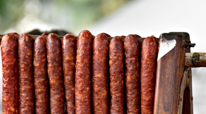 Mérgezett kolbásztól forrnak az indulatok Gödön