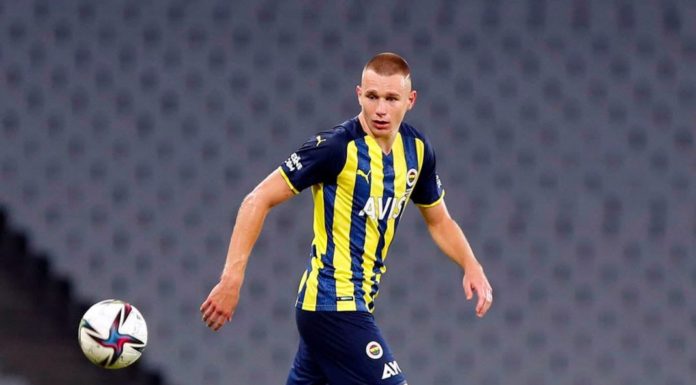Most már biztos: a Fener eladná Szalai Attilát