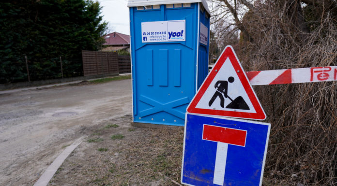 Ha nem lenne a Toi Toi WC, nem tudnánk, hogy építkezés zajlik