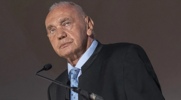 Újabb díjat kapott a Gödön élő Koncz Gábor