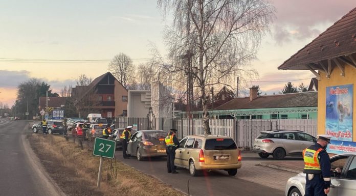 Sofőrök százait állították meg a rendőrök Gödnél