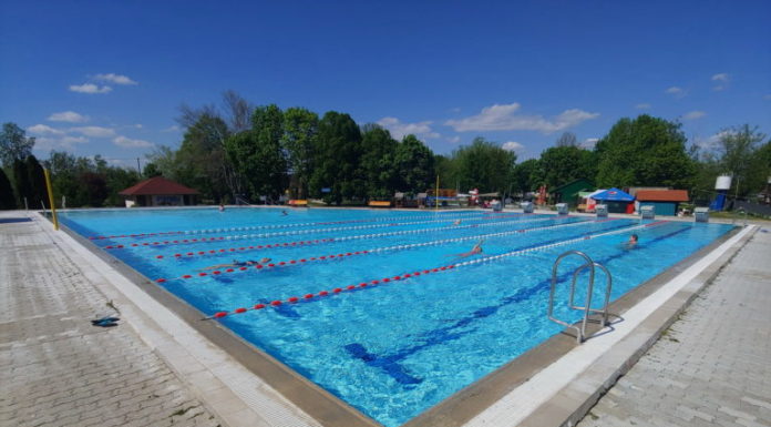 Ma már fürödhet a gödi strandon