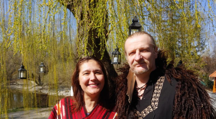 Ez egy Napszarvas-szerelem – Halász Krisztával és Vágó Csabával beszélgettünk Gödön