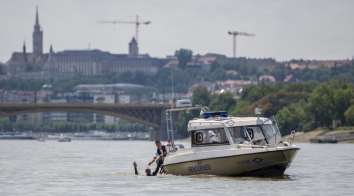 Fiatal nőt mentettek ki a Dunából a vízirendőrök