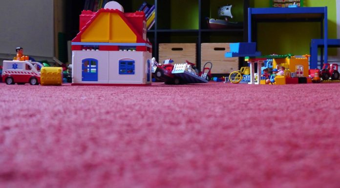 Világháborús bombát találtak a gyerekszoba padlója alatt