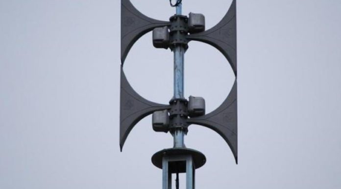 Hangos lesz ma Gödön a sziréna