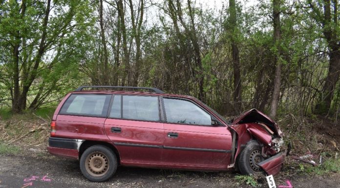 Árokba rohant egy autó az M2-nél