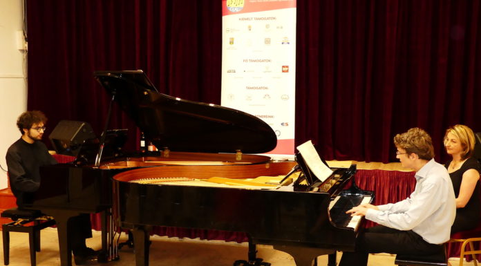 Újabb sikeres kétzongorás koncert Gödön