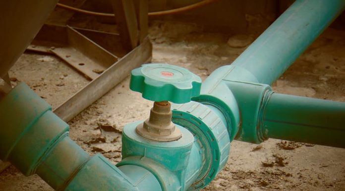 Vízvezetékcsere miatt új helyre kerül a buszmegálló Gödön