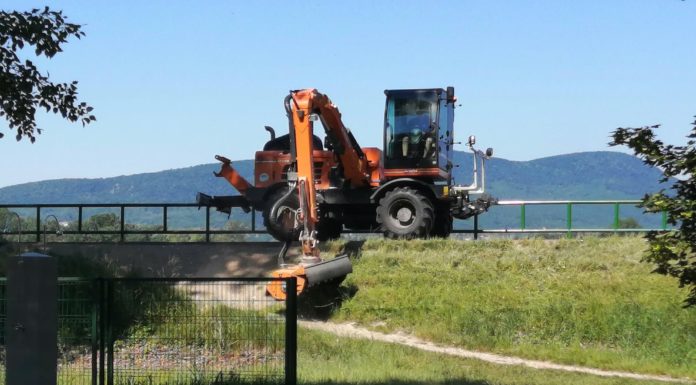 Elindult a kaszálás Gödön