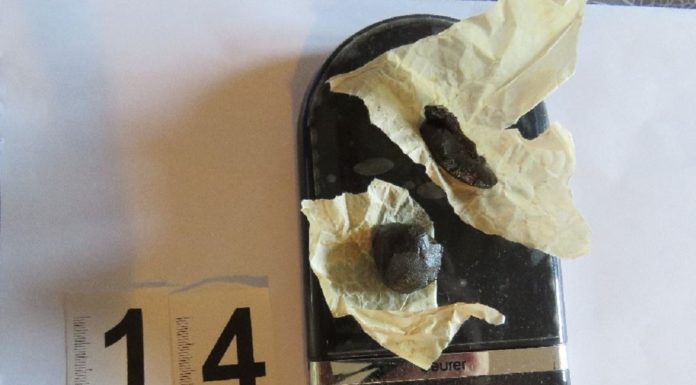 Lezárták Gödön a drogtól illatozó cserépkályha ügyét