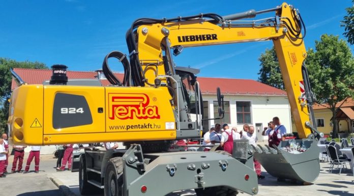 Új üzemet adtak át Gödön