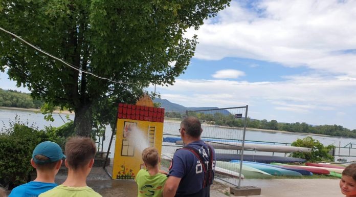 Tűzoltók jártak a gödi táborban